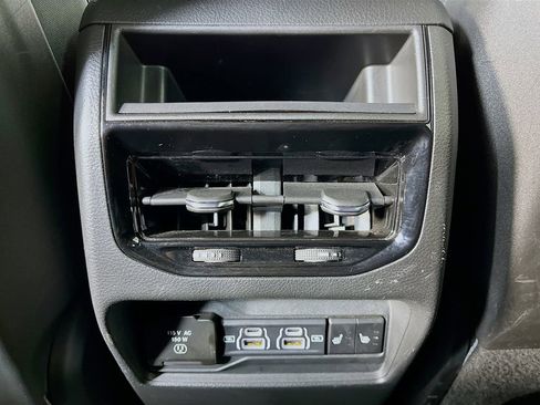 Used 2025 Jeep Grand Cherokee Limited w/ Black Appearance Package image 31