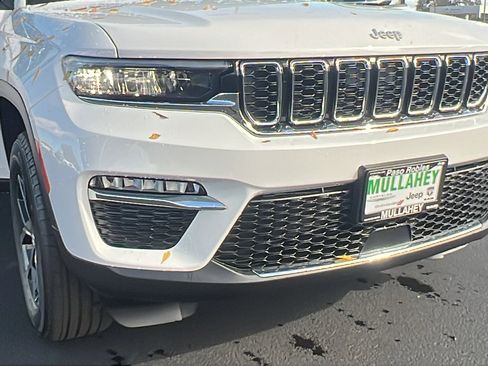 New 2025 Jeep Grand Cherokee Limited image 10