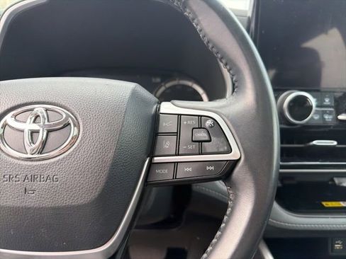 Used 2023 Toyota Highlander XLE image 21