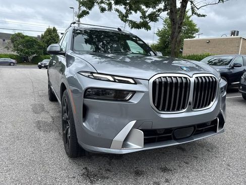 Used 2024 BMW X7 xDrive40i w/ Premium Package AWD/4WD image 8