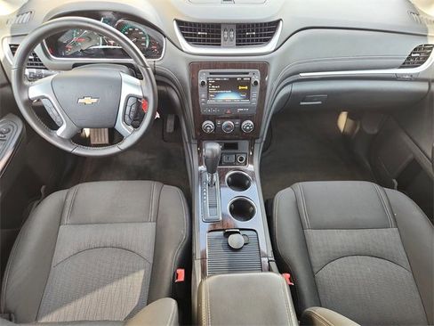 Used 2017 Chevrolet Traverse LT image 18