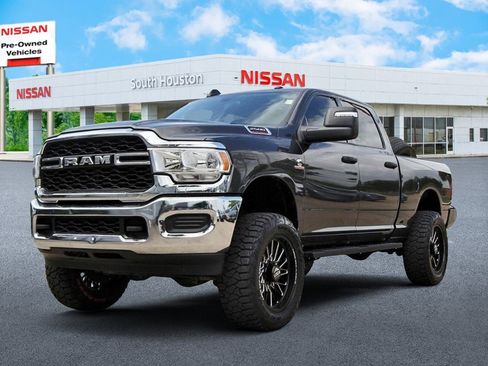 Used 2024 RAM 2500 Tradesman w/ Chrome Appearance Group AWD/4WD image 2