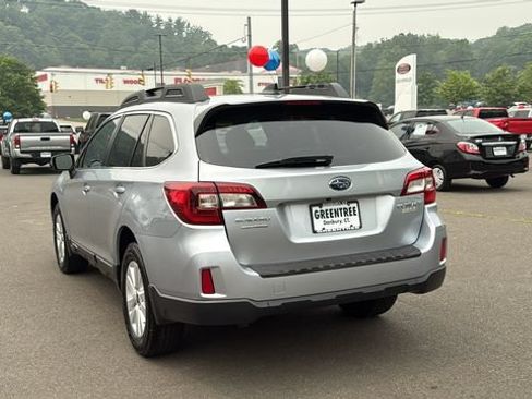 Used 2016 Subaru Outback 2.5i Premium AWD/4WD image 4