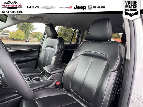 Used 2024 Jeep Grand Cherokee Limited image 15