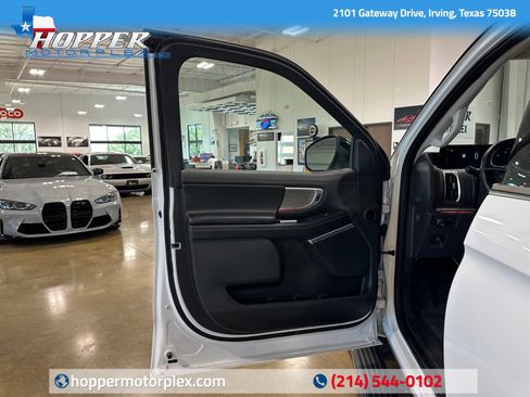 Used 2025 Ford Expedition Platinum AWD/4WD image 12