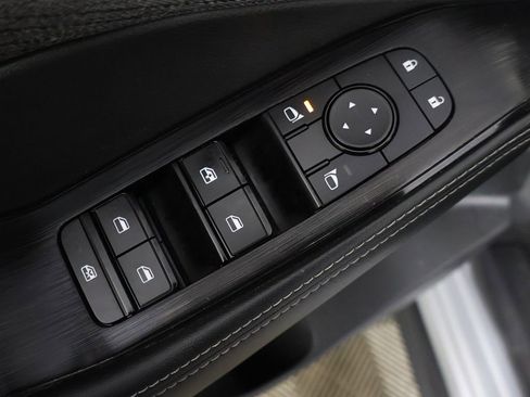 Used 2023 Nissan Rogue SV AWD/4WD image 32