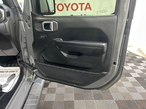 Used 2020 Jeep Wrangler Sport image 8