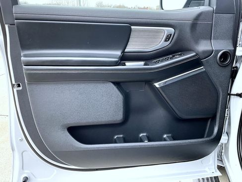 Used 2025 Ford Expedition Max Platinum w/ Driver's Package image 9