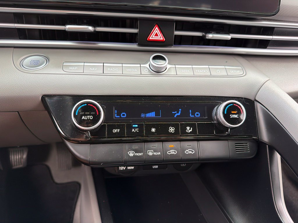 Certified 2024 Hyundai Elantra SEL FWD image 17