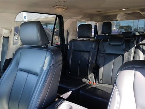 Used 2024 Ford Expedition Max XLT image 10