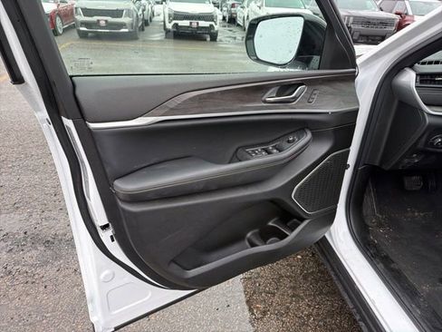 New 2026 Jeep Grand Cherokee Limited w/ Limited Altitude Package AWD/4WD image 14
