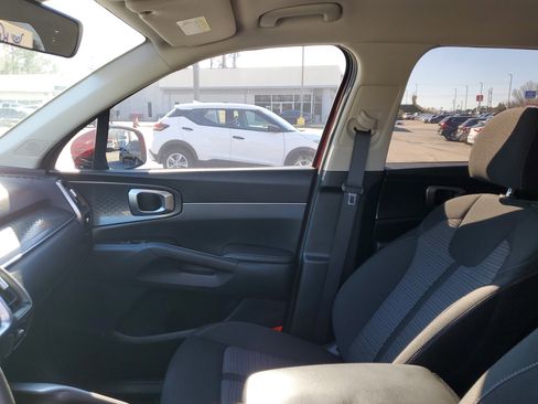 Used 2023 Kia Sorento LX image 17