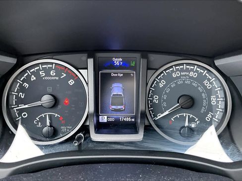 Used 2023 Toyota Tacoma TRD Off-Road image 23