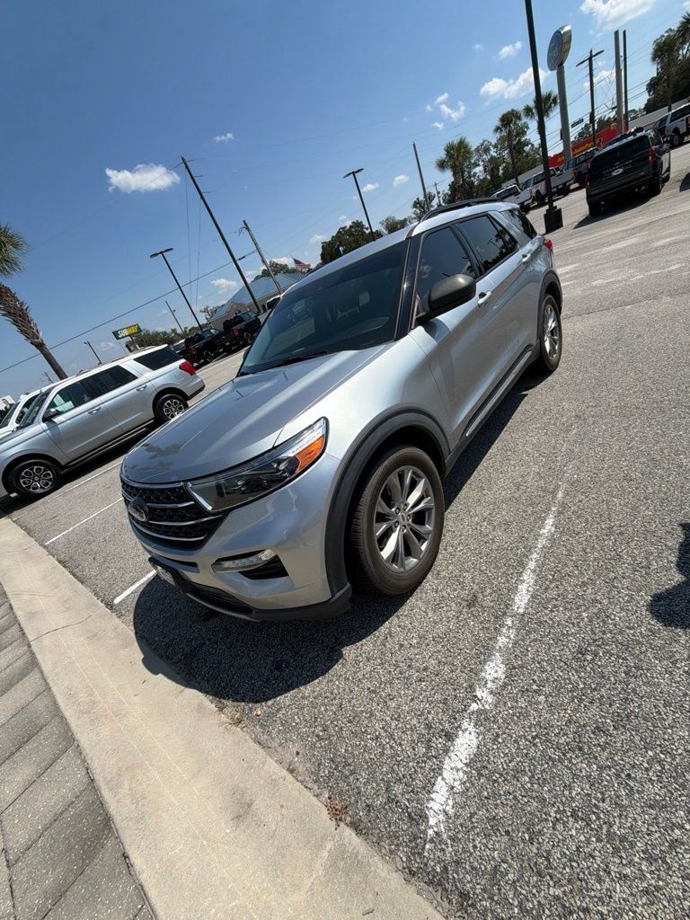 Used 2022 Ford Explorer XLT w/ Equipment Group 202A RWD image 4