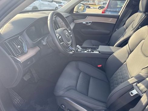 Used 2025 Volvo XC90 B6 Plus image 8