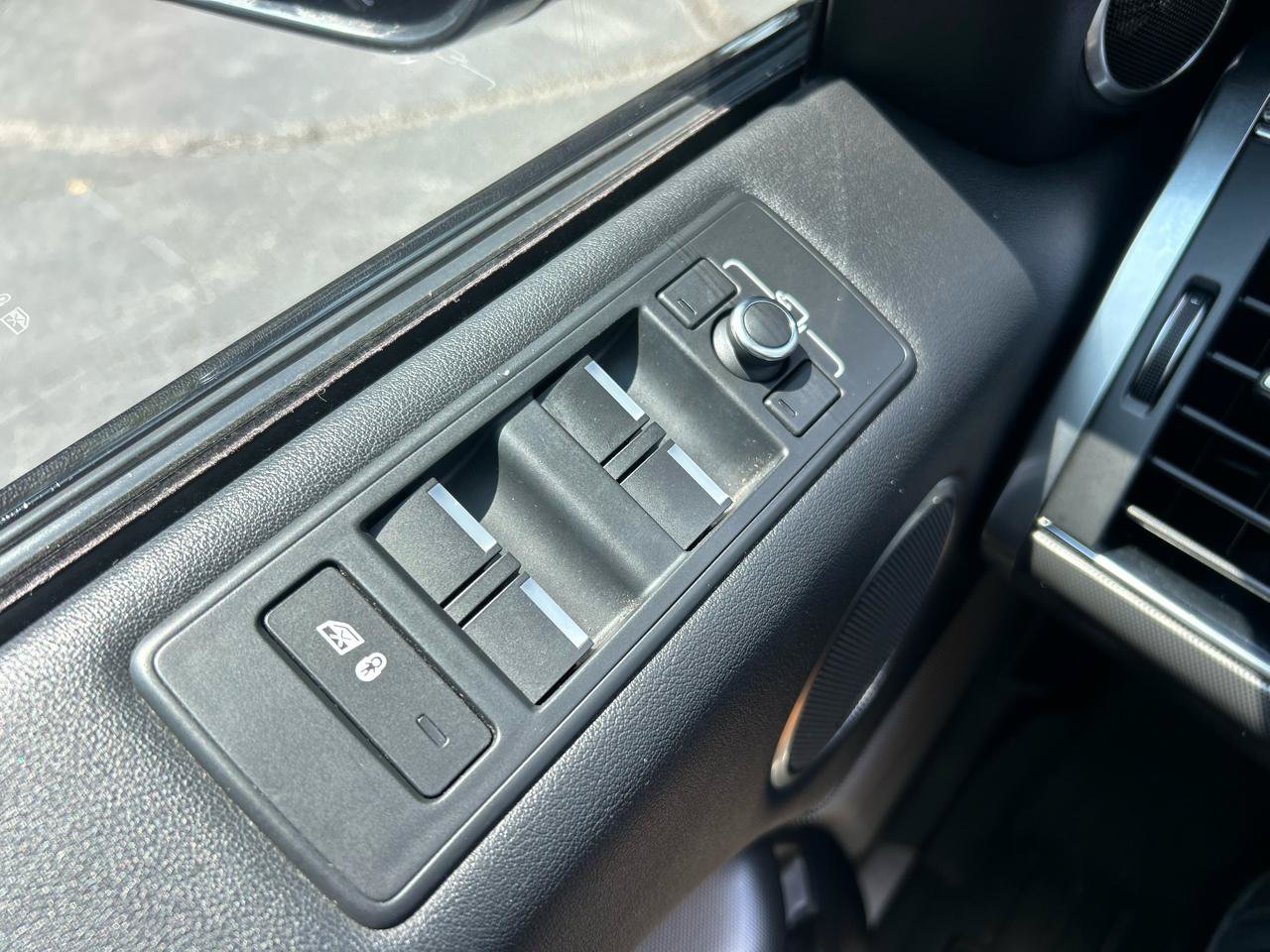 Used 2017 Land Rover Range Rover Sport AWD/4WD image 27
