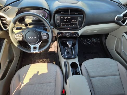 Certified 2025 Kia Soul LX w/ LX Technology Package FWD image 19