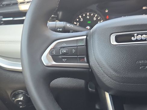 Used 2025 Jeep Compass Limited AWD/4WD image 23