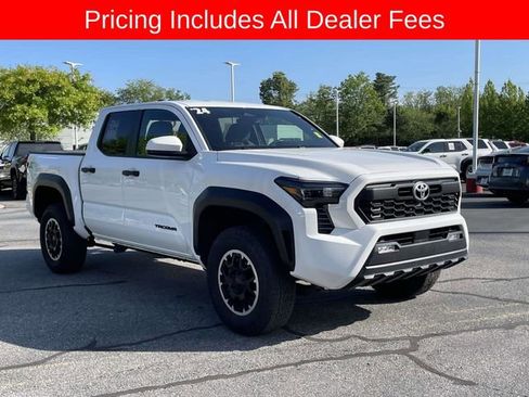 Used 2024 Toyota Tacoma TRD Off-Road AWD/4WD image 7