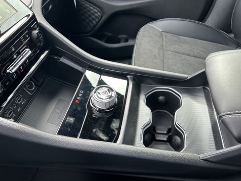 New 2025 Jeep Grand Cherokee Altitude image 25