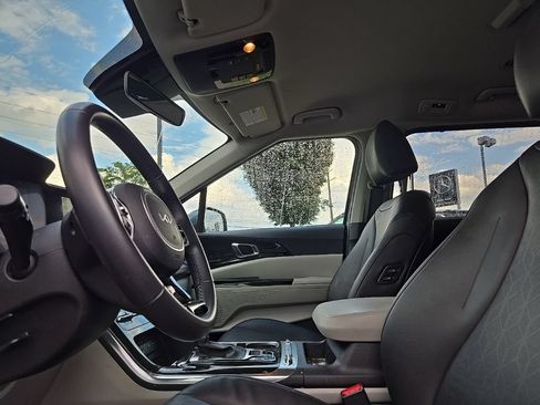 Certified 2024 Kia Carnival SX FWD image 31