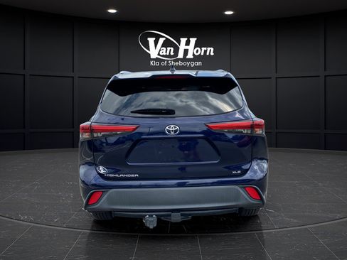 Used 2021 Toyota Highlander XLE FWD image 6