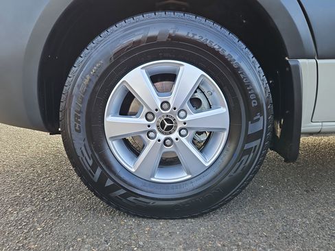 Used 2023 Mercedes-Benz Sprinter 2500 image 35