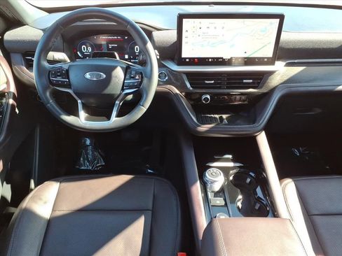 Used 2025 Ford Explorer Platinum w/ LUX Leather Package image 16