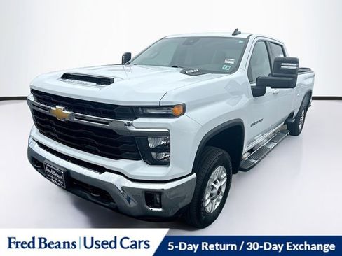 Used 2025 Chevrolet Silverado 2500 LT w/ Convenience Package AWD/4WD image 3