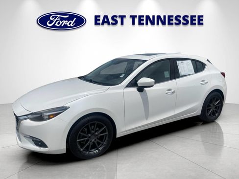 Used 2018 MAZDA MAZDA3 Grand Touring w/ Premium Equipment Package FWD image 7