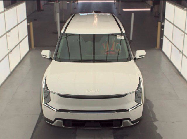 Certified 2024 Kia EV9 Light Long Range RWD image 2