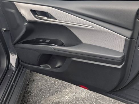 Used 2025 Toyota Camry SE image 13