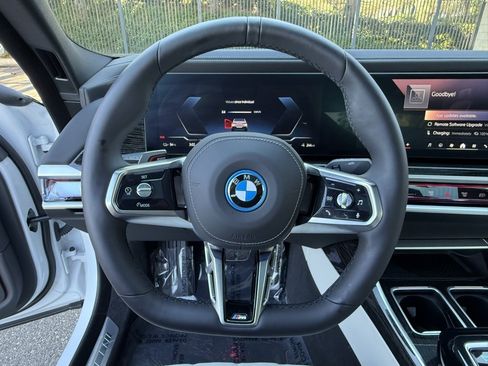Used 2025 BMW i7 eDrive50 w/ M Sport Package image 24