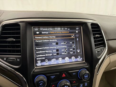 Used 2017 Jeep Grand Cherokee Overland w/ Jeep Active Safety Group AWD/4WD image 25