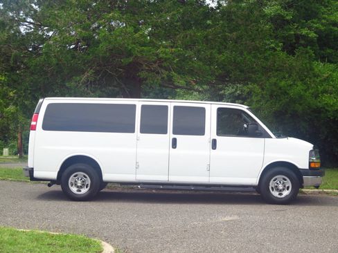 Used 2016 Chevrolet Express 3500 LT w/ LT Preferred Equipment Group RWD image 5