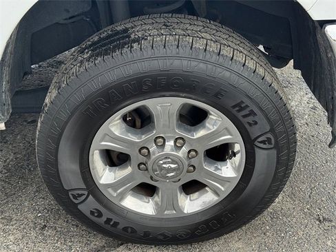 Used 2018 RAM 2500 SLT w/ Luxury Group image 9