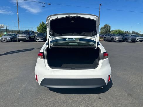 Used 2024 Toyota Corolla LE FWD image 11