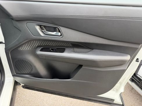 Used 2025 Nissan Ariya FWD image 31