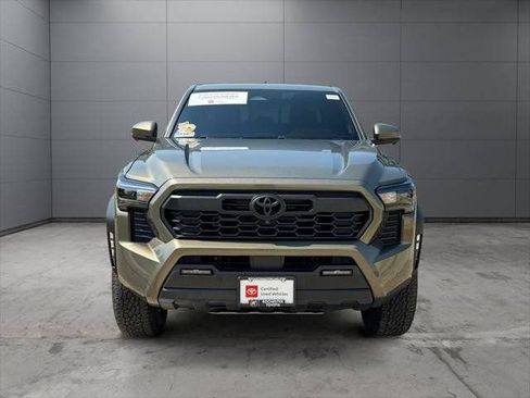 Used 2024 Toyota Tacoma TRD Off-Road w/ TRD Off Road Premium Package AWD/4WD image 39