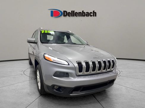 Used 2017 Jeep Cherokee Latitude w/ Safety/Convenience Group FWD image 7