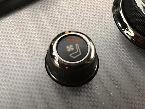 Certified 2019 INFINITI Q70 Luxe image 20