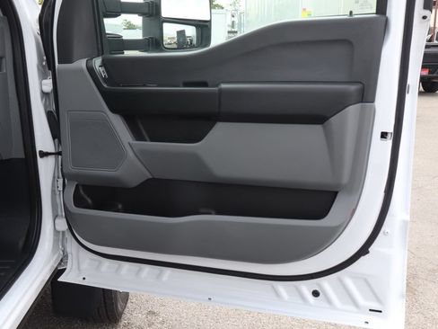Used 2024 Ford F550 2WD Regular Cab Super Duty w/ XL Chrome Package image 45