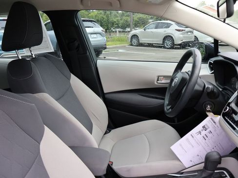 Used 2020 Toyota Corolla LE FWD image 8