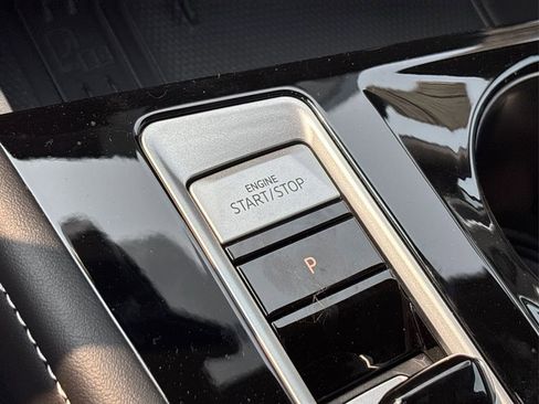 Used 2025 Volkswagen Atlas Cross Sport SE image 35