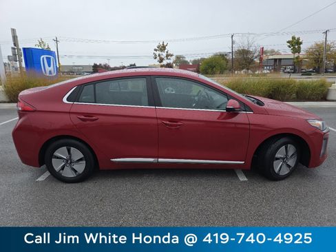 Used 2022 Hyundai Ioniq SE image 18