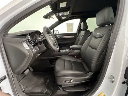 Certified 2025 Cadillac XT6 Luxury image 20