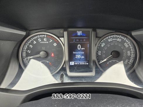 Used 2021 Toyota Tacoma TRD Off-Road image 29