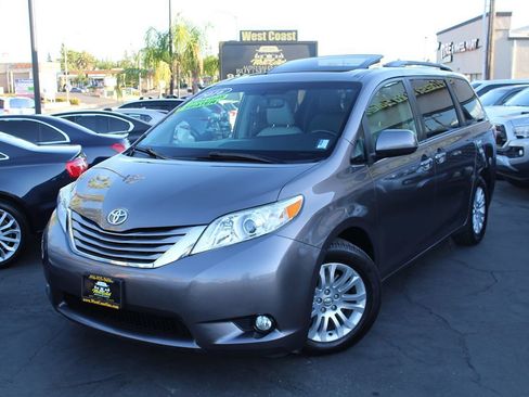 Used 2016 Toyota Sienna XLE FWD image 39