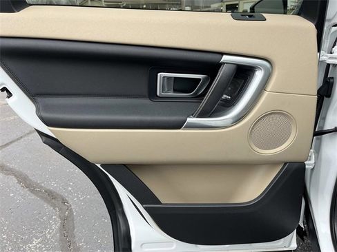 Used 2017 Land Rover Discovery Sport HSE image 21