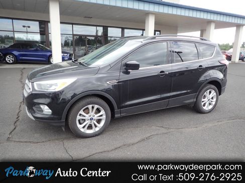 Used 2018 Ford Escape SE FWD image 1
